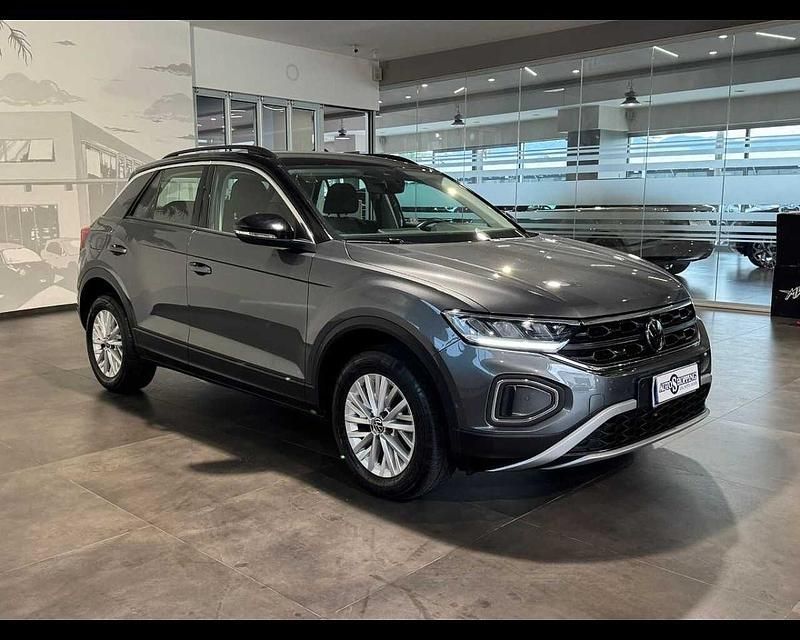 Usata VW T-Roc Life 116 CV (85 kW) 2025 Grigio SUV