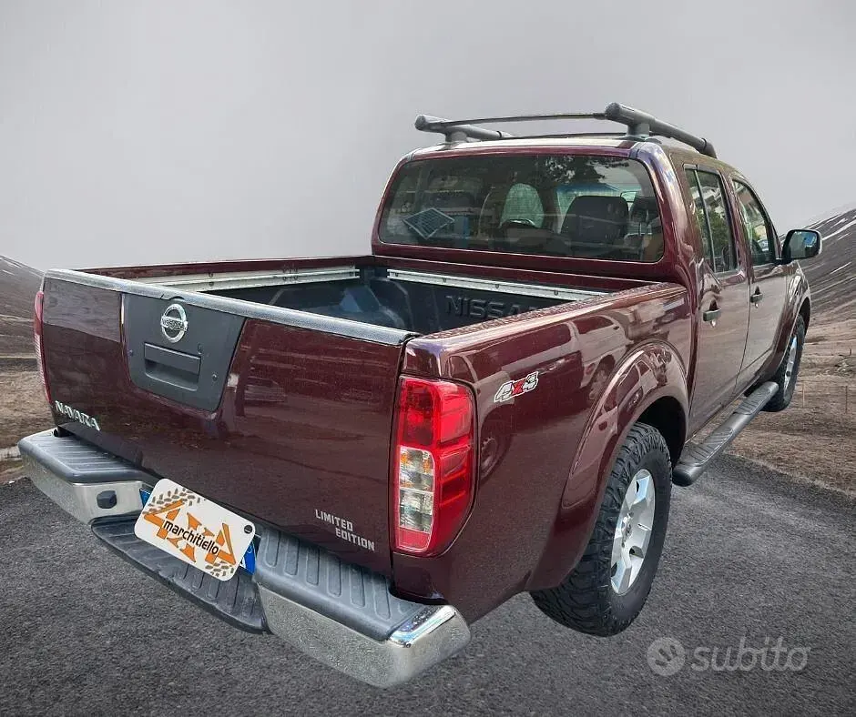 Usata Nissan Navara 190 CV (139 kW) 2011 Marrone Pick-up