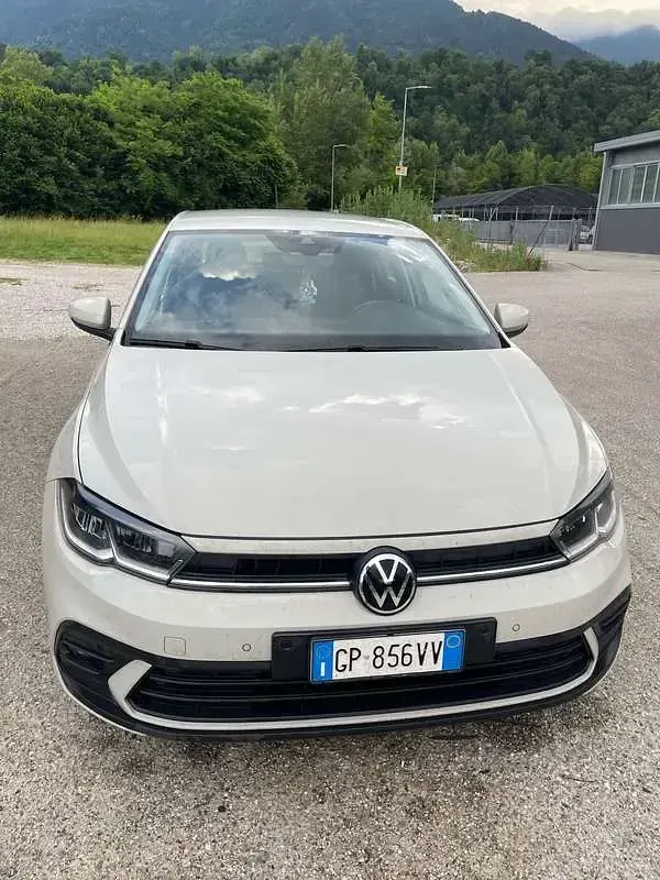 Usata VW Polo Life 95 CV (69 kW) 2023 Beige Utilitaria