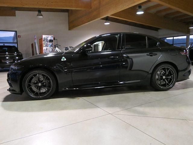 Nero Nuova 2025 Alfa Romeo Giulia Quadrifoglio Tre volumi | 84.900 € - Immagine 1/4