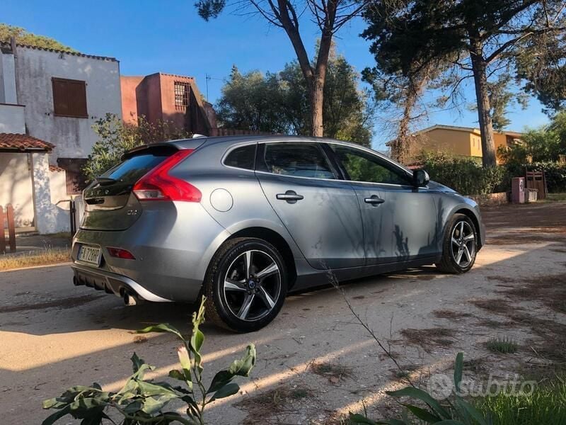 Usata Volvo V40 R-Design 120 CV (88 kW) 2015 Grigio Station wagon