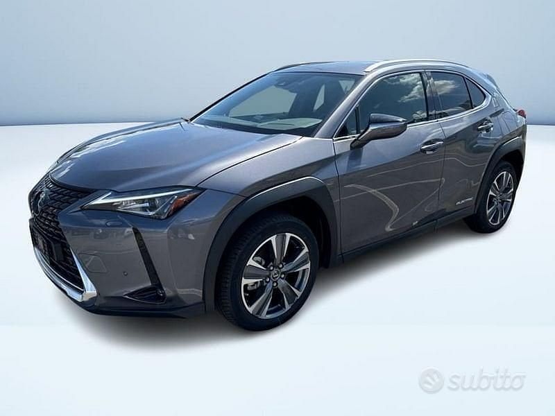 Usata Lexus UX 300e 150 kW (204 CV) 2022 Grigio SUV