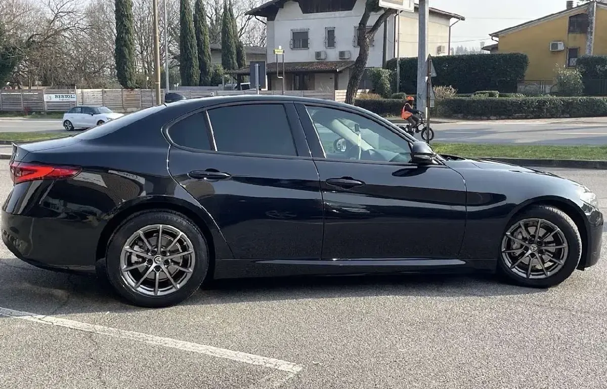 Usata Alfa Romeo Giulia 136 CV (100 kW) 2017 Berlina