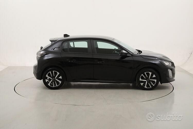 Usata Peugeot 208 Style 101 CV (74 kW) 2025 Nero Utilitaria