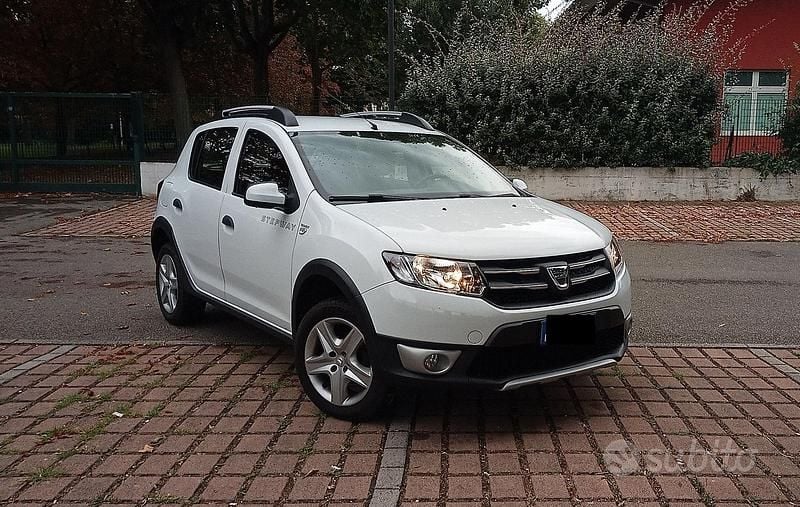 Usata Dacia Sandero Stepway 90 CV (66 kW) 2016 Bianco Utilitaria