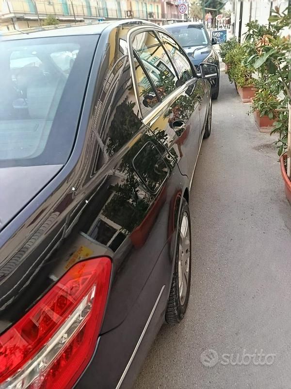 Usata Mercedes E220 170 CV (125 kW) 2011 Nero Berlina