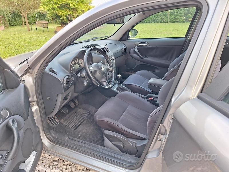 Begagnad Alfa Romeo 147 120 HK (88 kW) 2007 Grå Halvkombi
