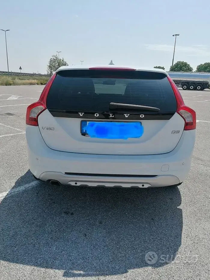 Usata Volvo V60 Momentum 136 CV (100 kW) 2012 Bianco Station wagon