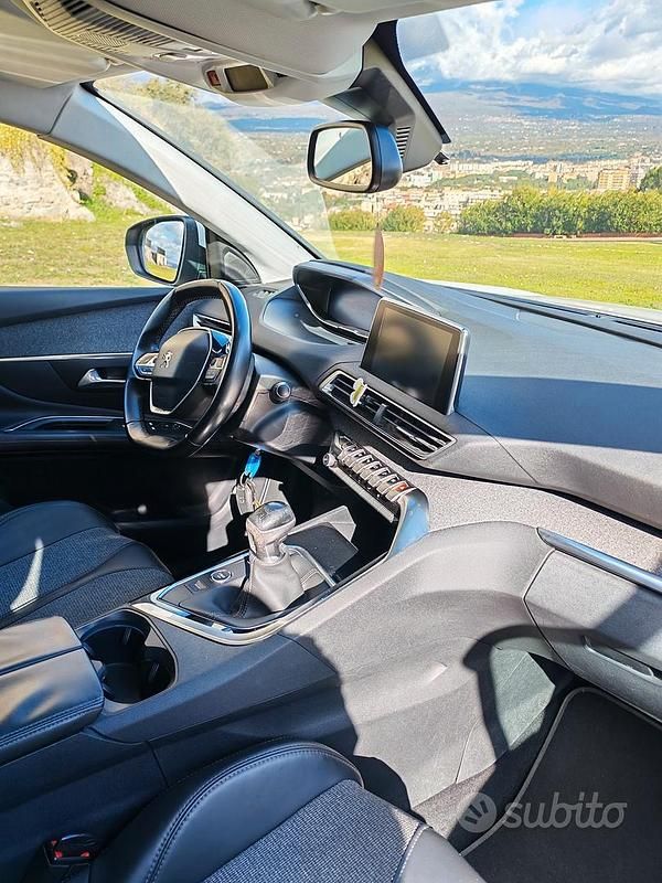 Occasion Peugeot 3008 Business-Line 120 ch (88 kW) 2017 SUV
