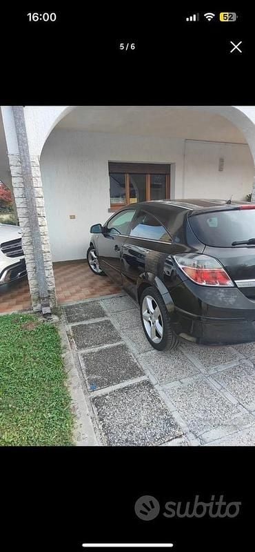 Usata Opel Astra 101 CV (74 kW) 2010 Nero Berlina