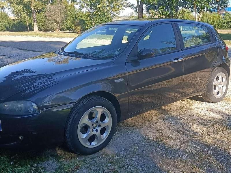 Usata Alfa Romeo 147 120 CV (88 kW) 2006 Nero Utilitaria