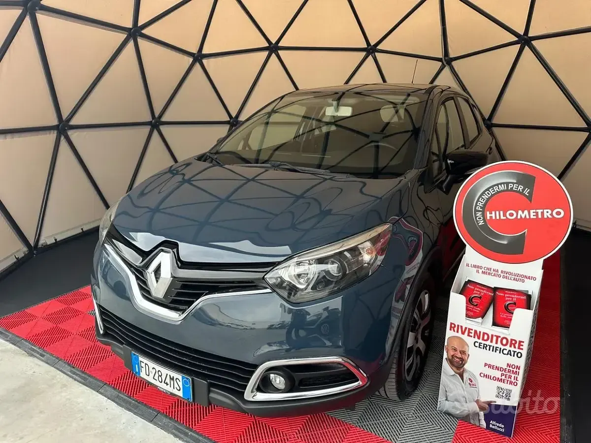 Usata Renault Captur Iconic 90 CV (66 kW) 2016 Grigio SUV