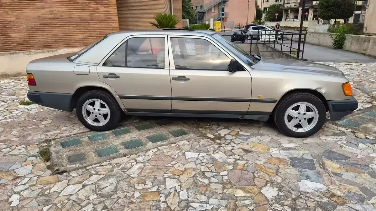 Usata Mercedes 300 188 CV (138 kW) 1989 Berlina