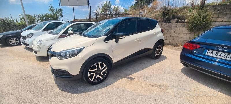 Usata Renault Captur Intens 90 CV (66 kW) 2017 Beige SUV