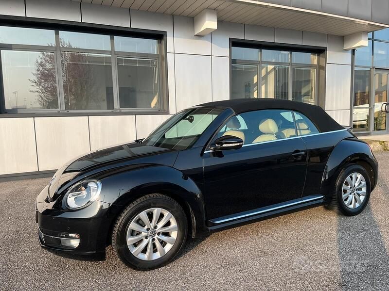 Nero Usata 2014 VW Maggiolino Cabrio | 17.000 € (Buon prezzo) - Immagine 1/4