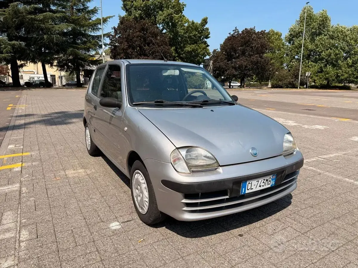 Usata Fiat 600 54 CV (39 kW) 2004 Grigio Berlina