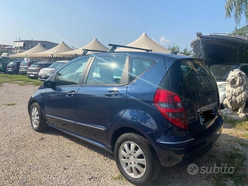 Blu Usata 2007 Mercedes A180 Elegance Due volumi | 3400 € (Molto cara) - Immagine 1/4