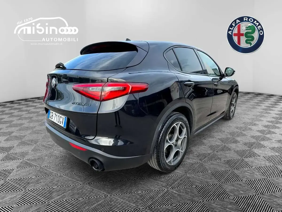 Usata Alfa Romeo Stelvio Sprint 190 CV (139 kW) 2020 Nero SUV