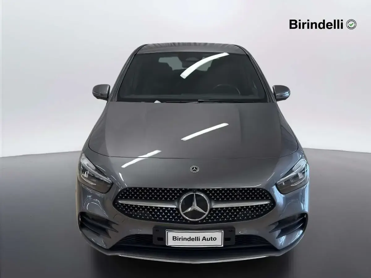 Usata Mercedes B180 AMG Line Premium 116 CV (85 kW) 2024 Grigio Utilitaria