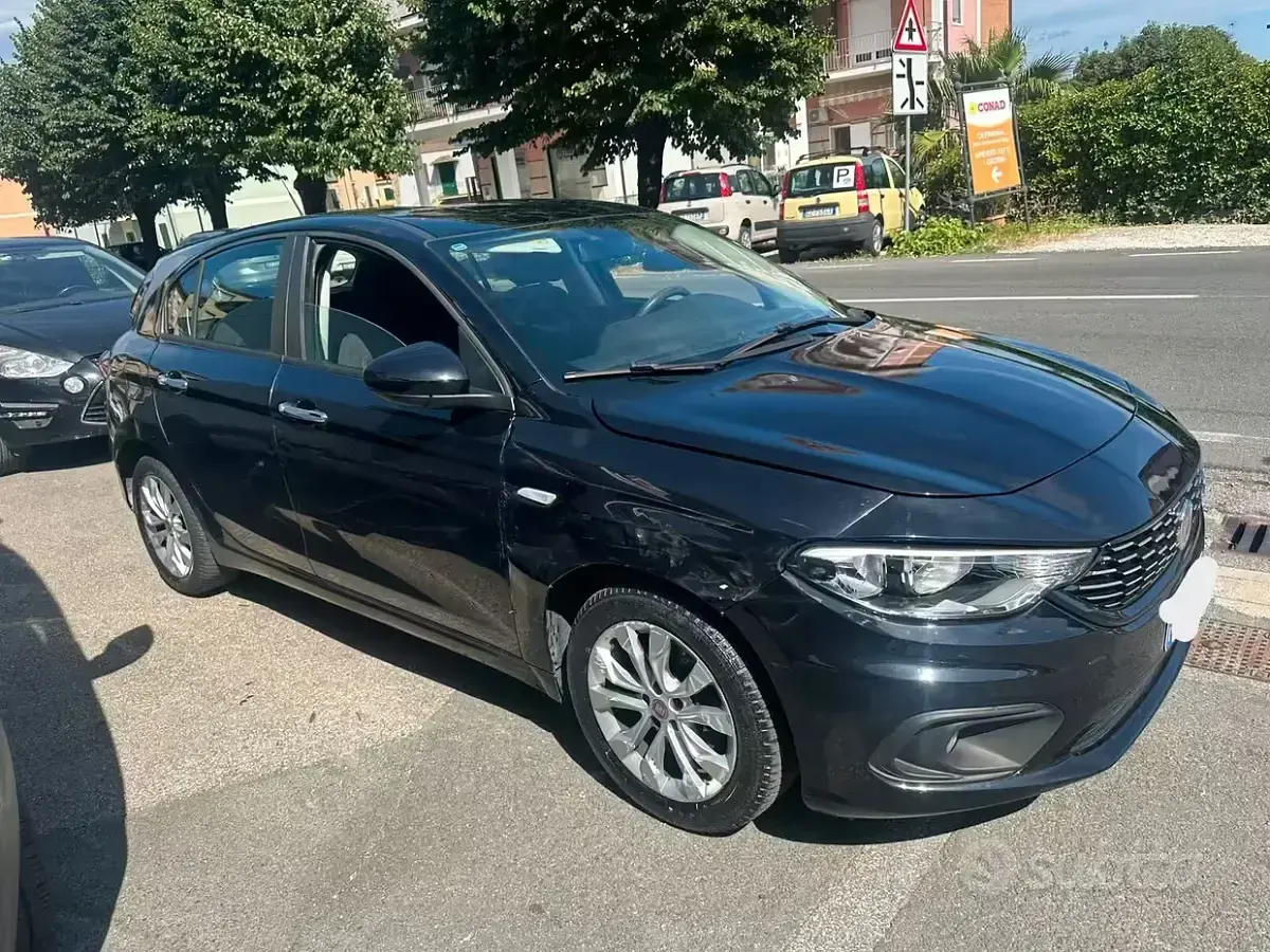 Usata Fiat Tipo Lounge 95 CV (69 kW) 2016 Nero Berlina