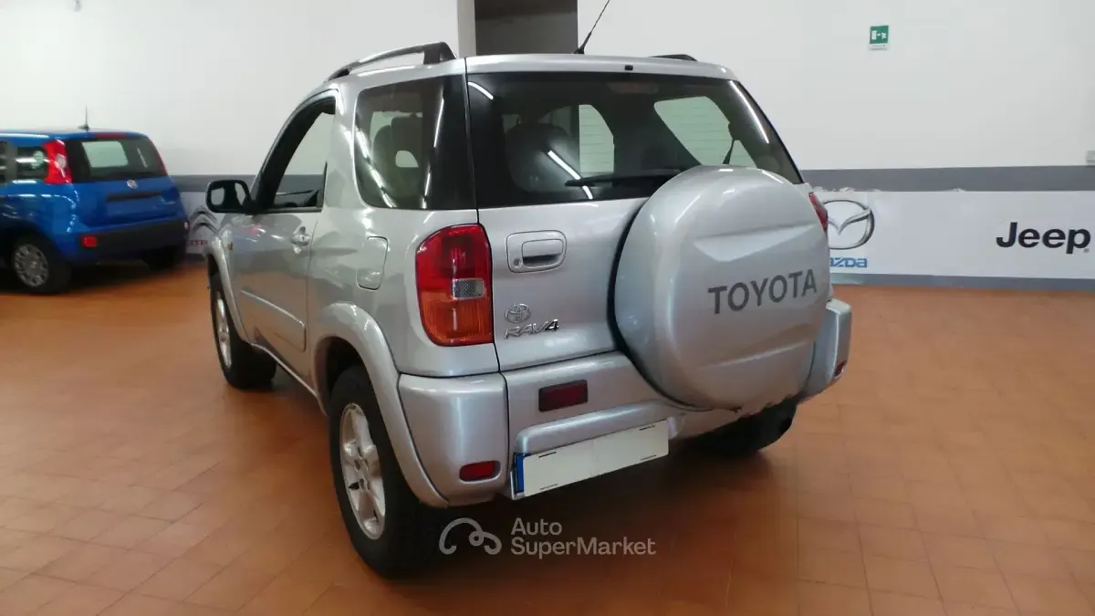 Usata Toyota RAV4 116 CV (85 kW) 2002 Argento SUV