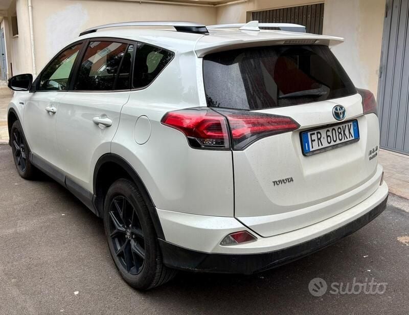 Usata Toyota RAV4 Hybrid 197 CV (144 kW) 2018 Bianco SUV