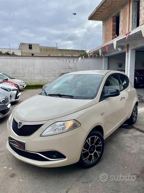 Usata Lancia Ypsilon Platinum 69 CV (50 kW) 2016 Beige Utilitaria