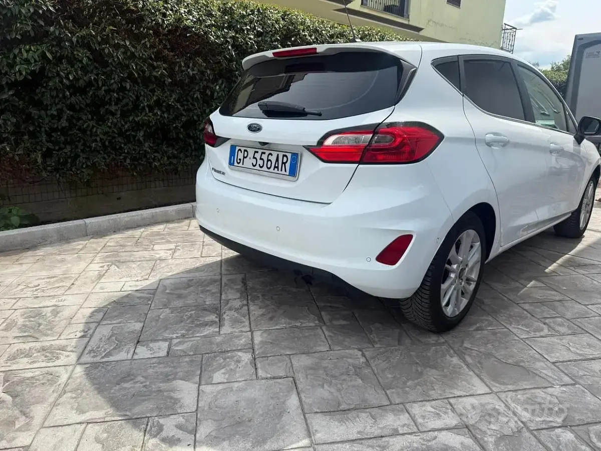 Usata Ford Fiesta 75 CV (55 kW) 2023 Bianco Utilitaria