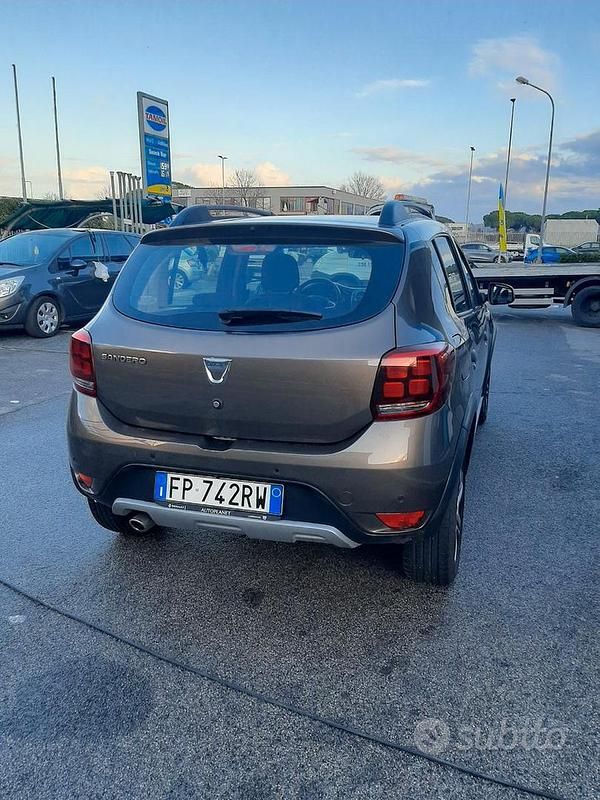 Usata Dacia Sandero 95 CV (69 kW) 2018 Marrone SUV