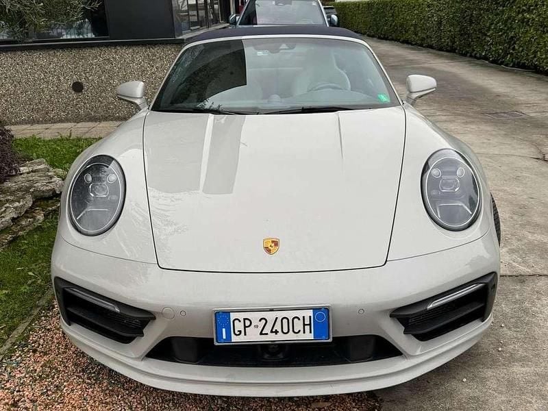 Usata Porsche 992 385 CV (283 kW) 2023 Grigio Cabrio