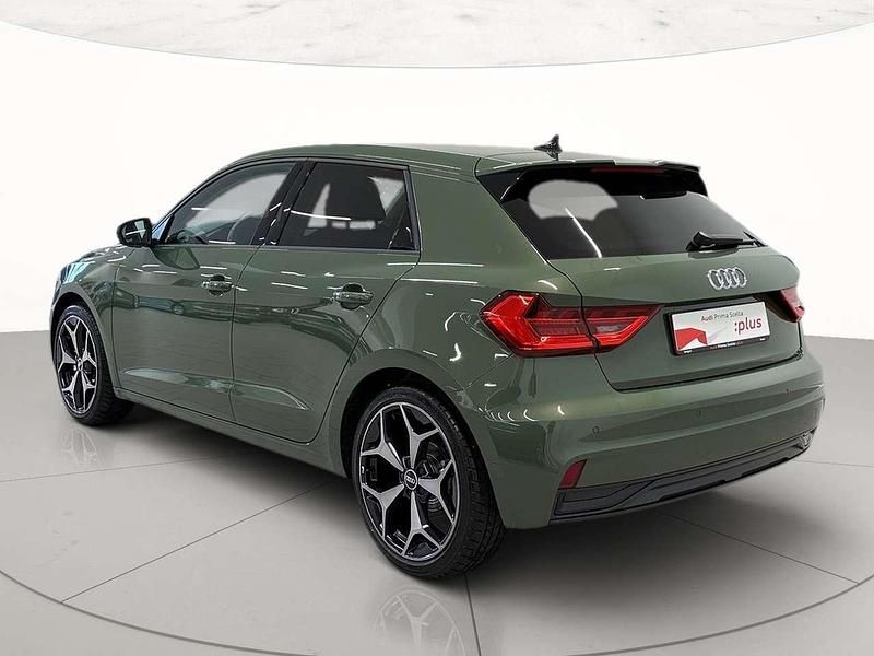 Usata Audi A1 Sportback Business 116 CV (85 kW) 2025 Verde distretto metallizzato Utilitaria