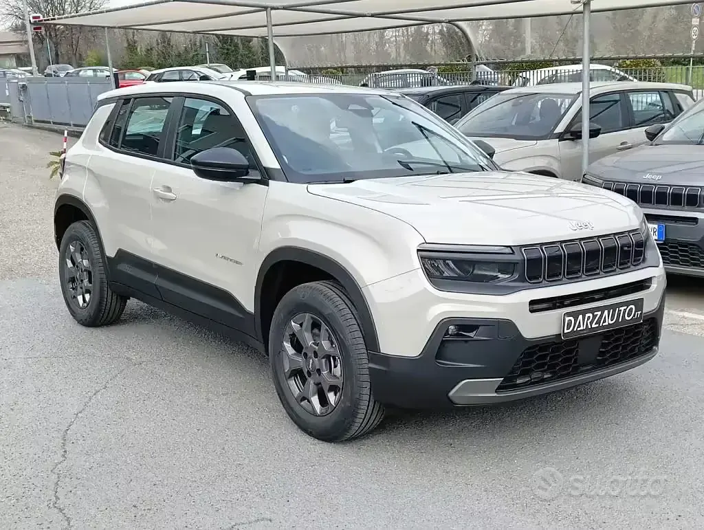 Nieuw Jeep Avenger Longitude Plus 101 PK (74 kW) 2026 Grijs SUV
