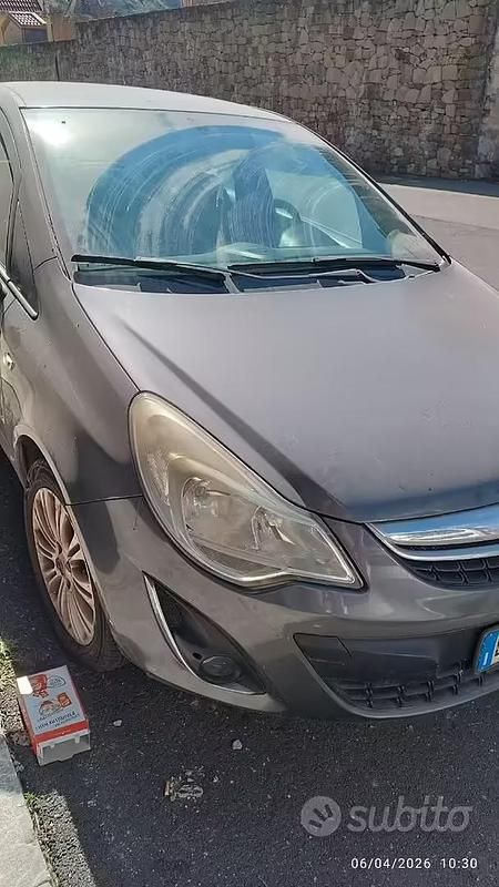 Usata Opel Corsa 95 CV (69 kW) 2011 Marrone Utilitaria