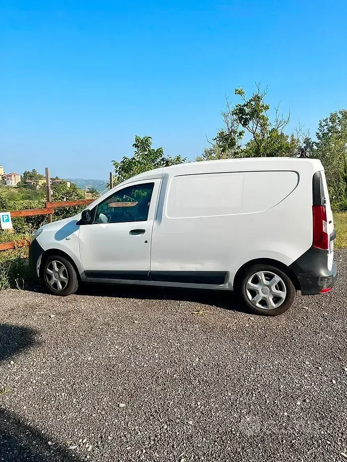 Usata Dacia Dokker 82 CV (60 kW) 2022 Bianco