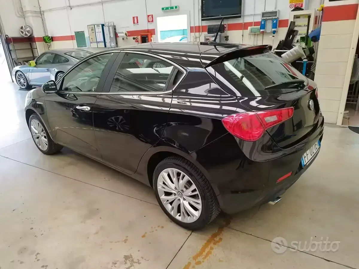 Usata Alfa Romeo Giulietta Super 175 CV (128 kW) 2016 Nero Utilitaria