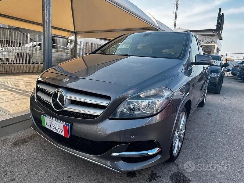 Usata Mercedes B200 156 CV (114 kW) 2015 Marrone Monovolume