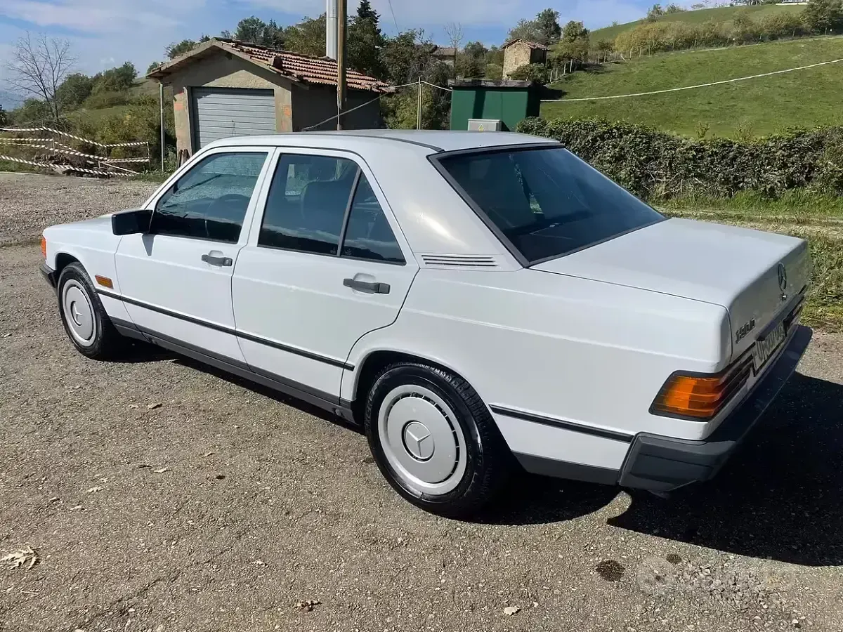 Usata Mercedes 190 72 CV (52 kW) 1985 Bianco Berlina