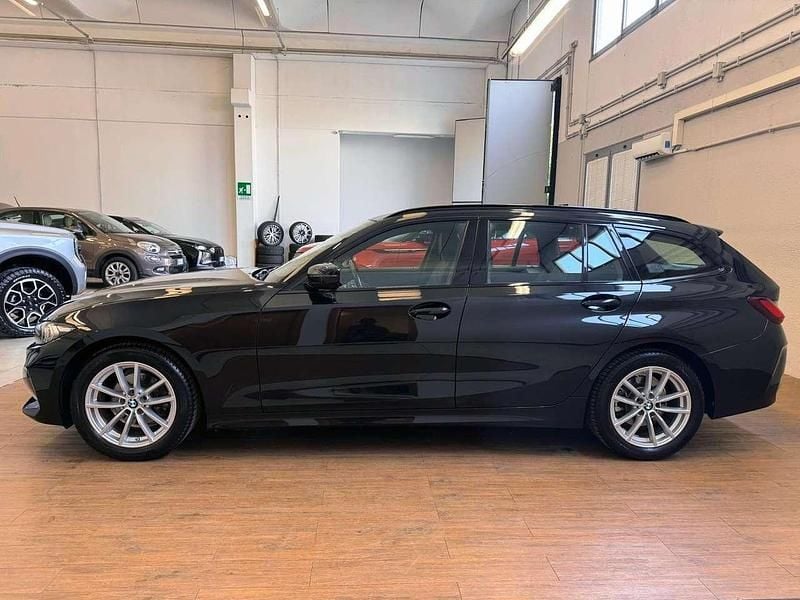 Usata BMW 318 150 CV (110 kW) 2023 Nero Station wagon