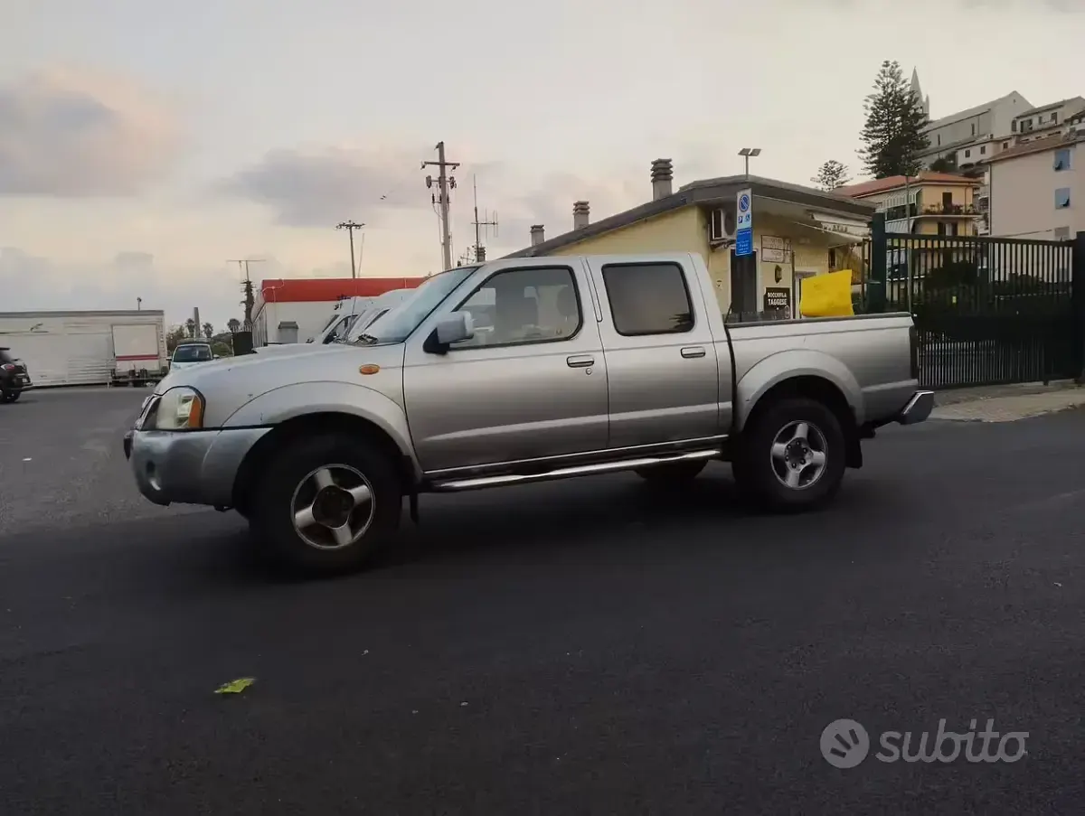 Usata Nissan Navara 174 CV (127 kW) 2005 Pick-up