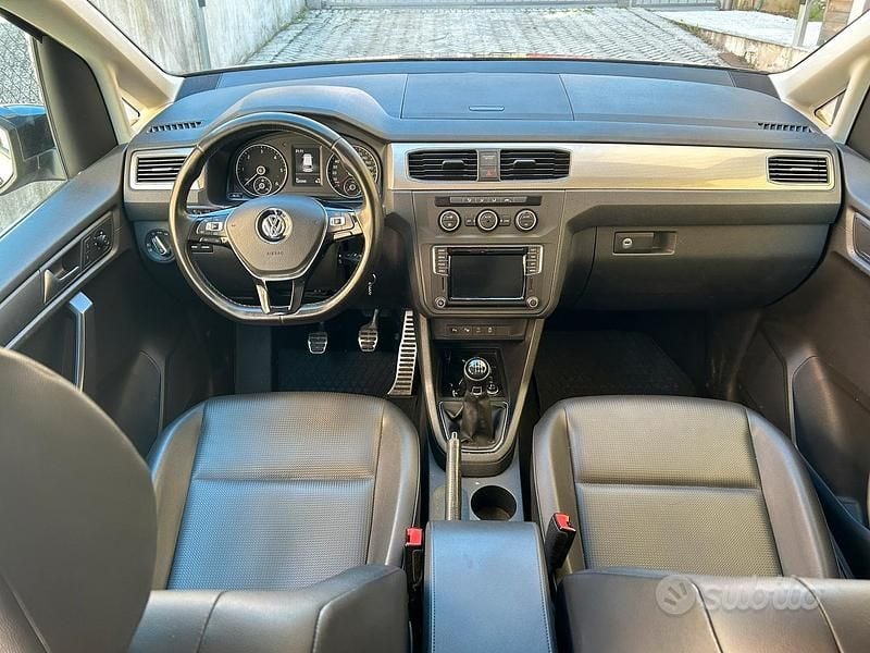 Usata VW Caddy Maxi 150 CV (110 kW) 2019 Blu Monovolume