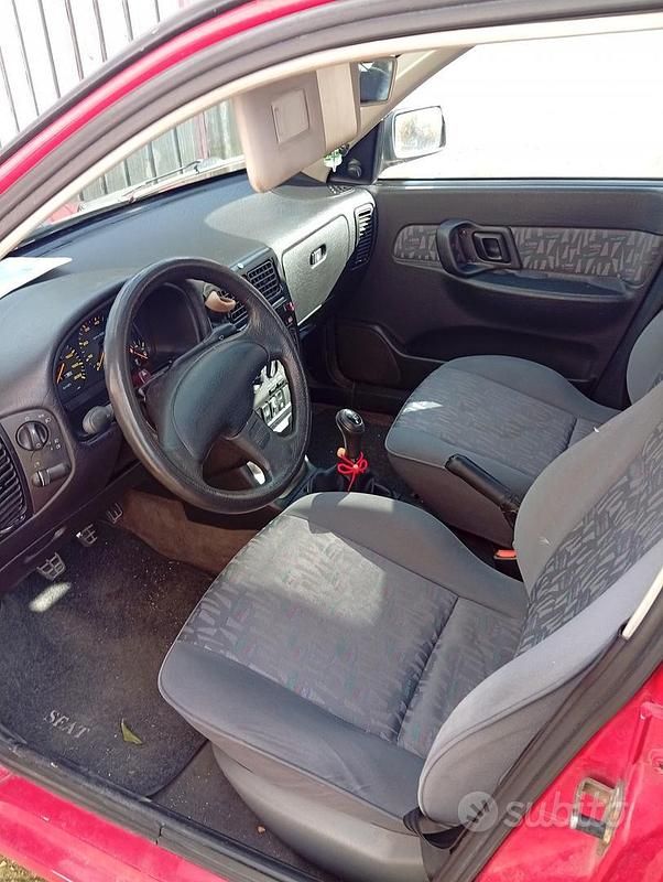 Usata Seat Cordoba 1994 Rosso Berlina