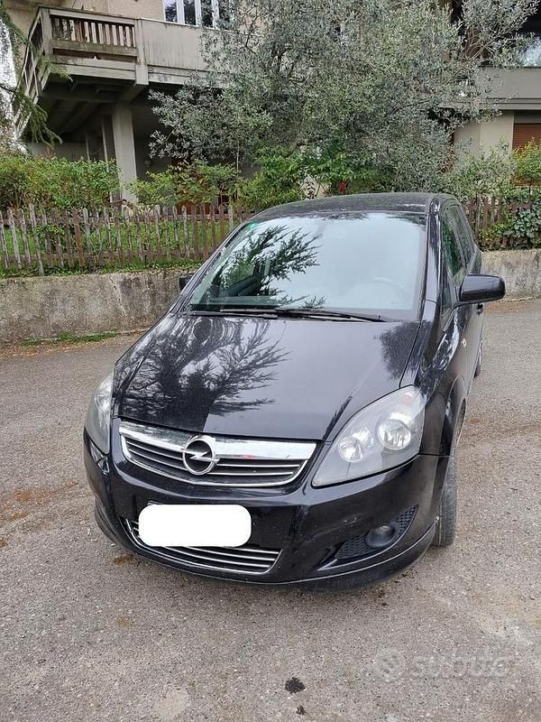 Usata Opel Zafira 2010 Nero Monovolume