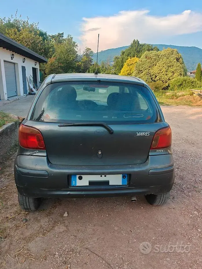 Usata Toyota Yaris 65 CV (47 kW) 2004 Utilitaria