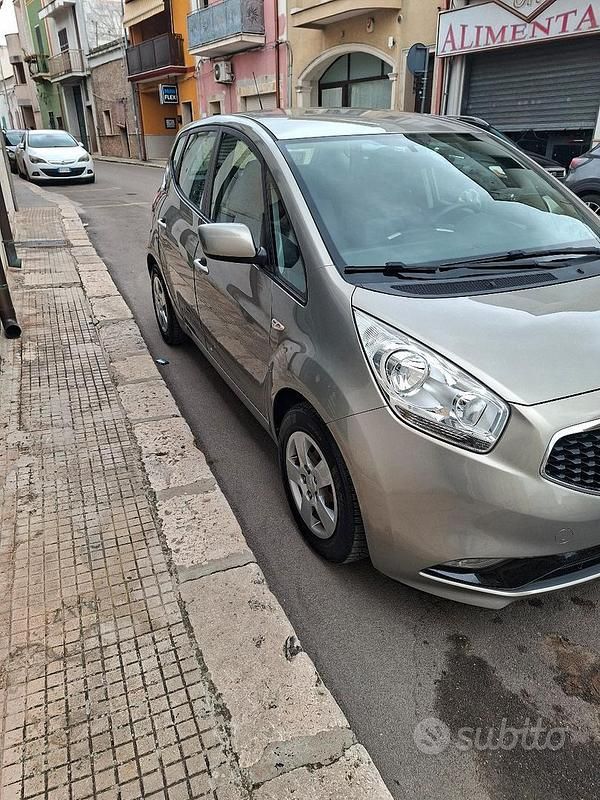 Usata Kia Venga 90 CV (66 kW) 2017 Grigio Utilitaria