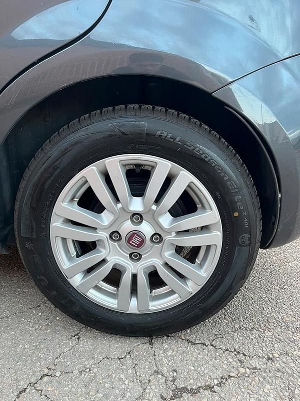 Usata Fiat Punto Lounge 75 CV (55 kW) 2014 Grigio Utilitaria