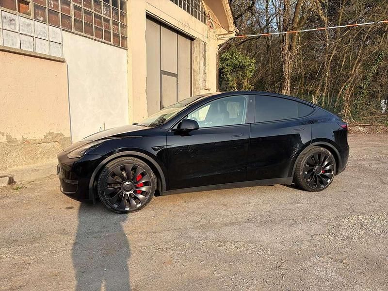 Usata Tesla Model Y Performance 155 kW (211 CV) 2023 Nero SUV