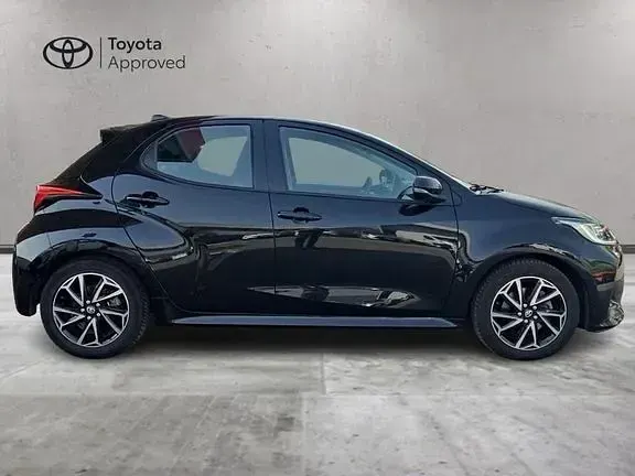 Usata Toyota Yaris Trend 91 CV (66 kW) 2022 Black met Utilitaria