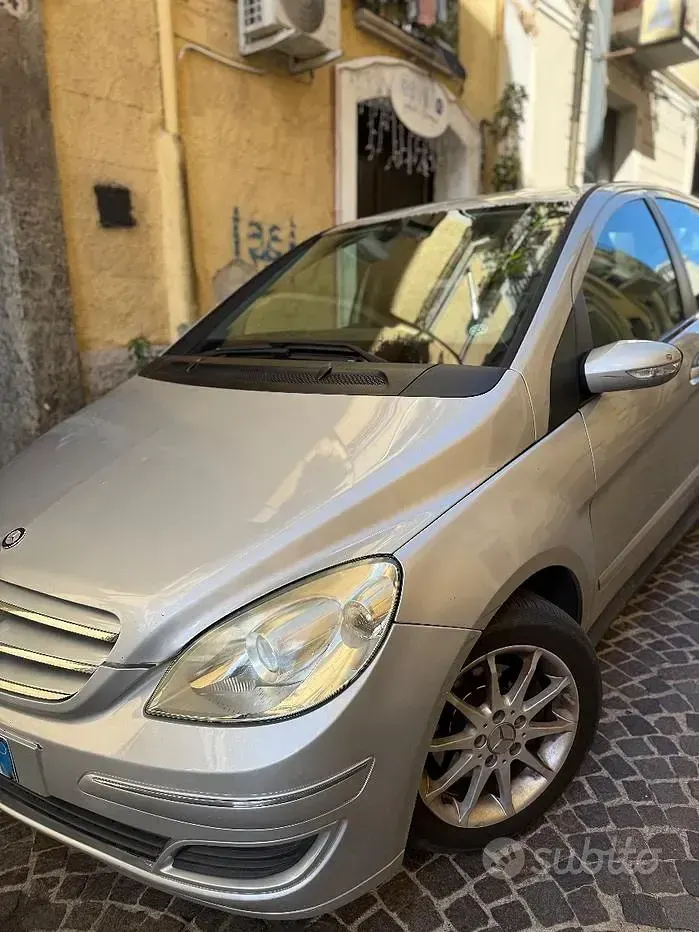 Usata Mercedes B180 116 CV (85 kW) 2009 Grigio Monovolume