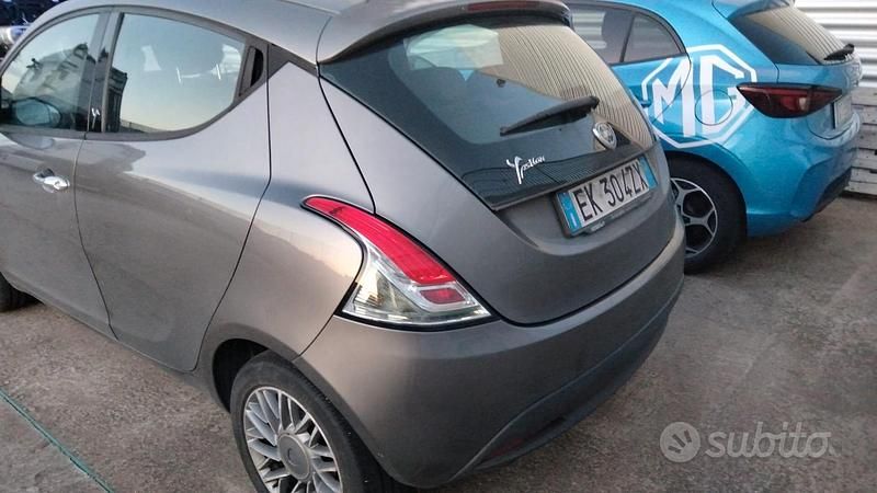 Usata Lancia Ypsilon 95 CV (69 kW) 2012 Grigio Utilitaria