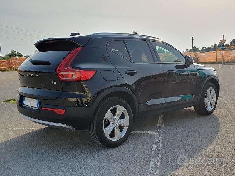 Usata Volvo XC40 Core 129 CV (94 kW) 2022 Nero SUV